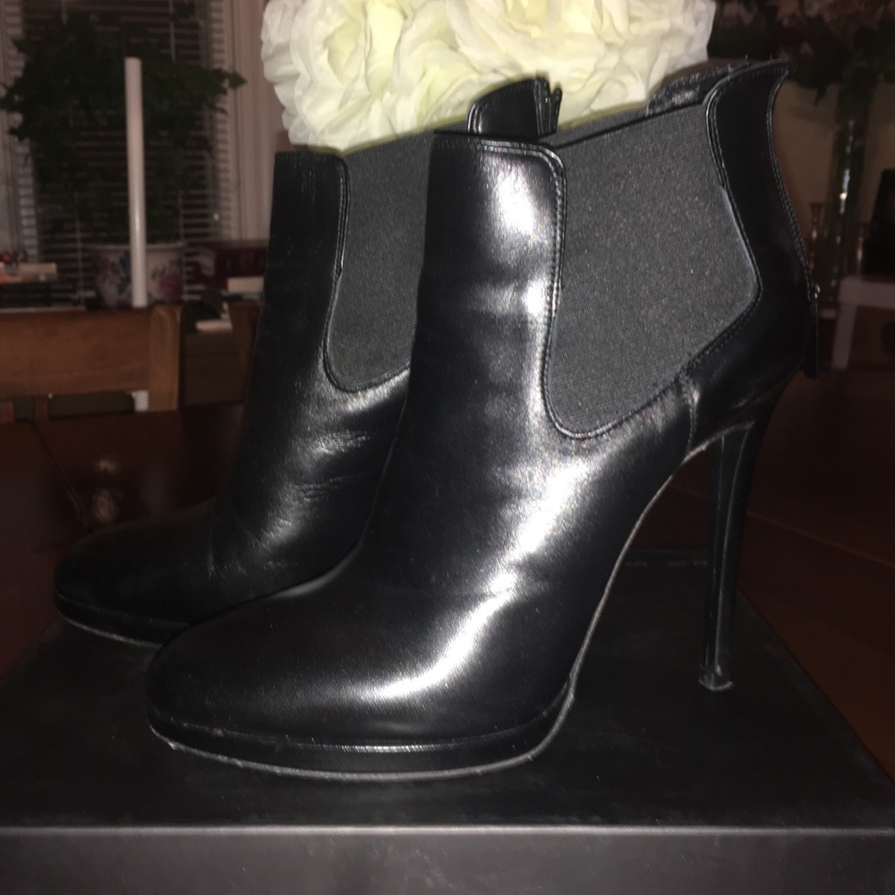 Steven by Steve Madden leather black bootie